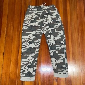 Camo print high-waisted sweatpants